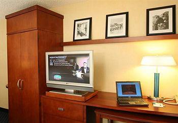 Courtyard By Marriott Airport Hotel 3*