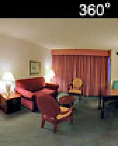 Courtyard By Marriott Airport