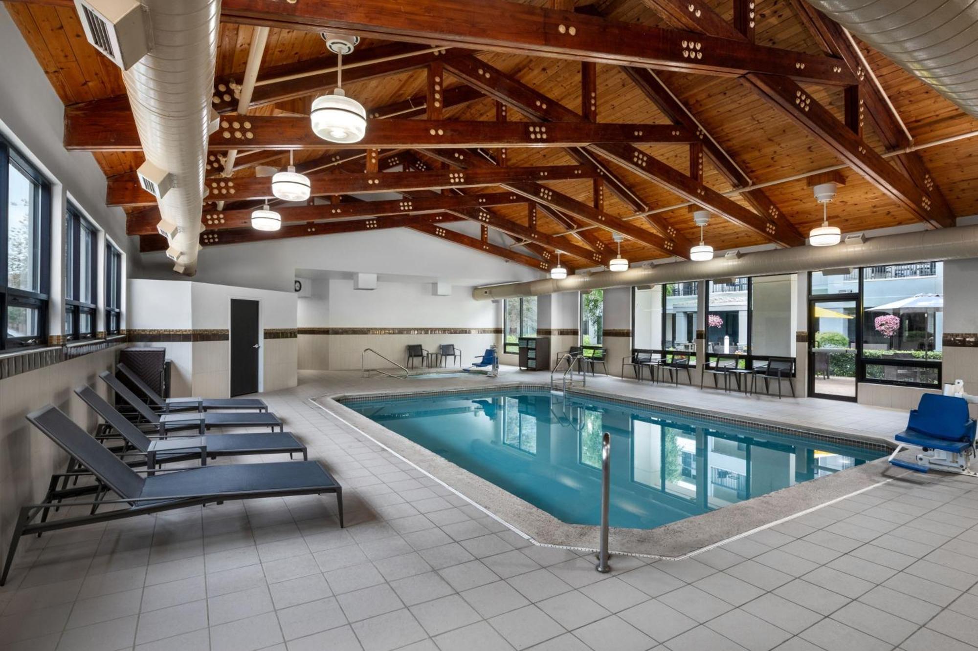 Courtyard By Marriott Airport 3*