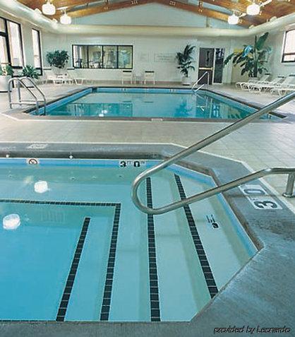 Hotel Courtyard By Marriott Airport