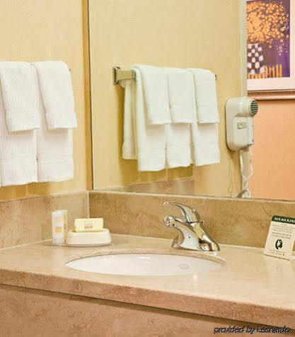 Courtyard By Marriott Airport 3*