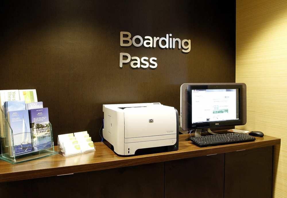 Courtyard By Marriott Airport