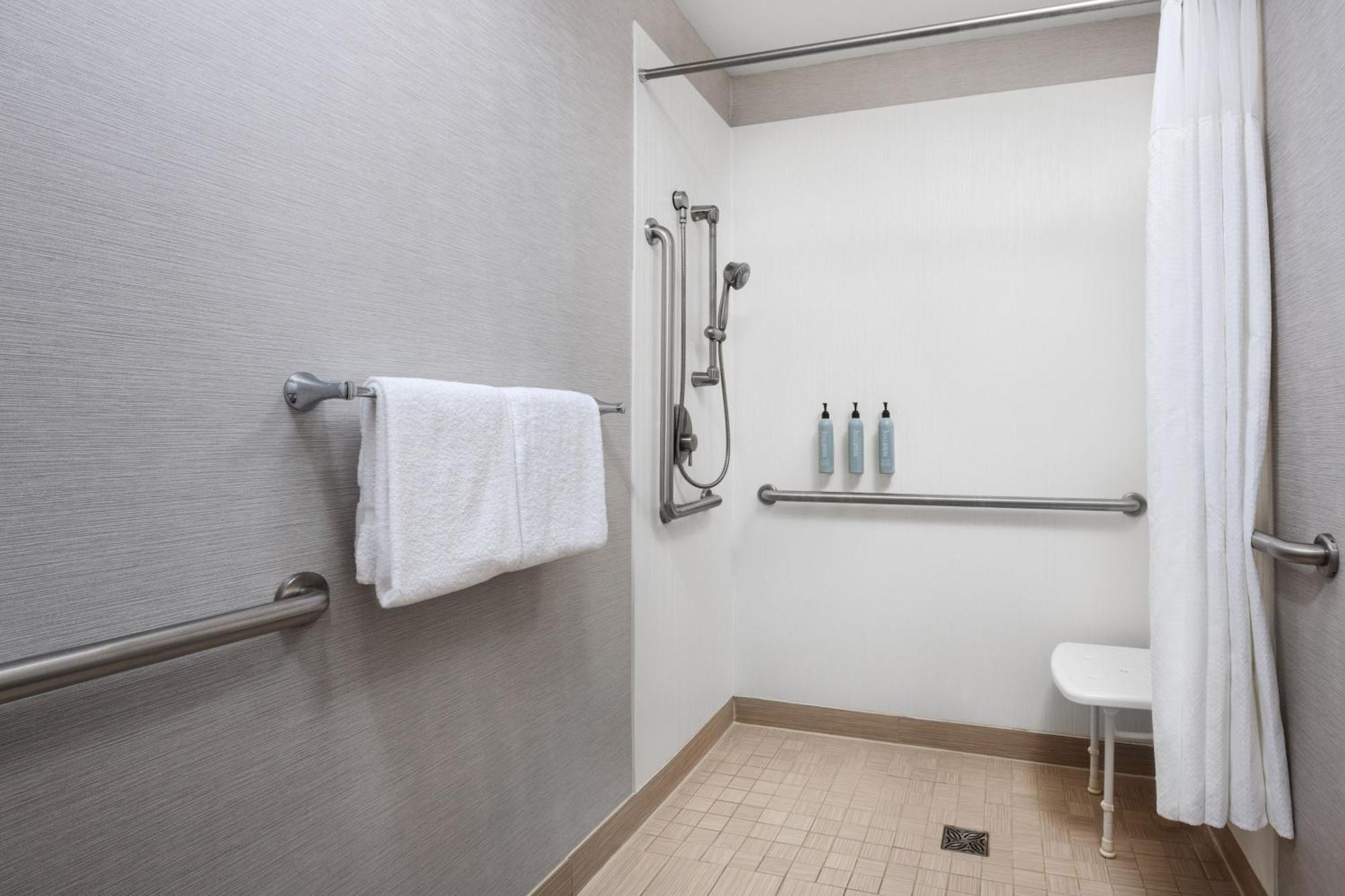 Courtyard By Marriott Airport Hotel 3*