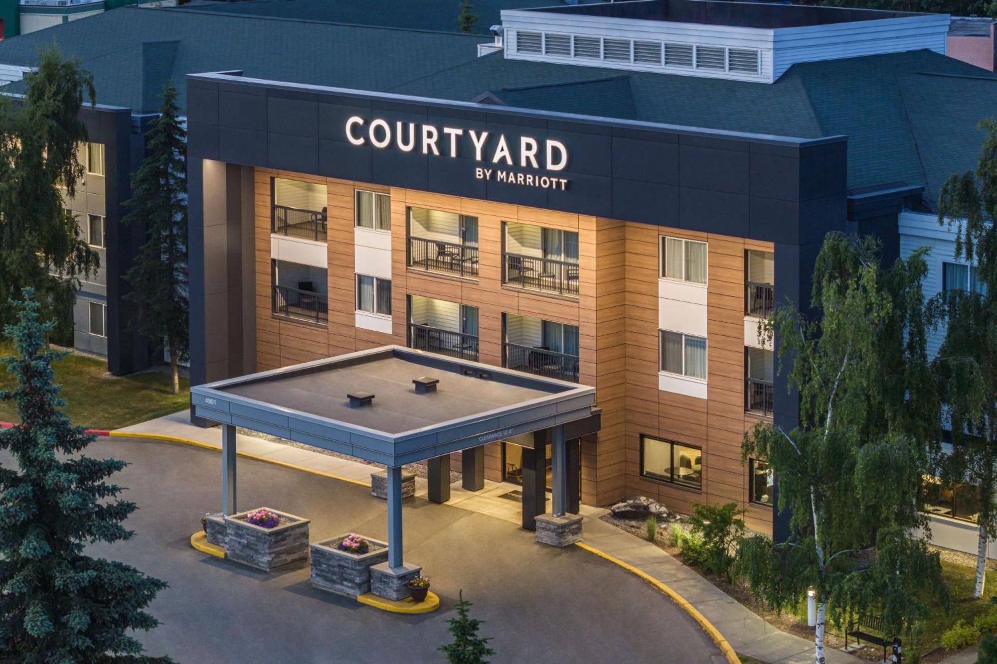 Hotel Courtyard By Marriott Airport