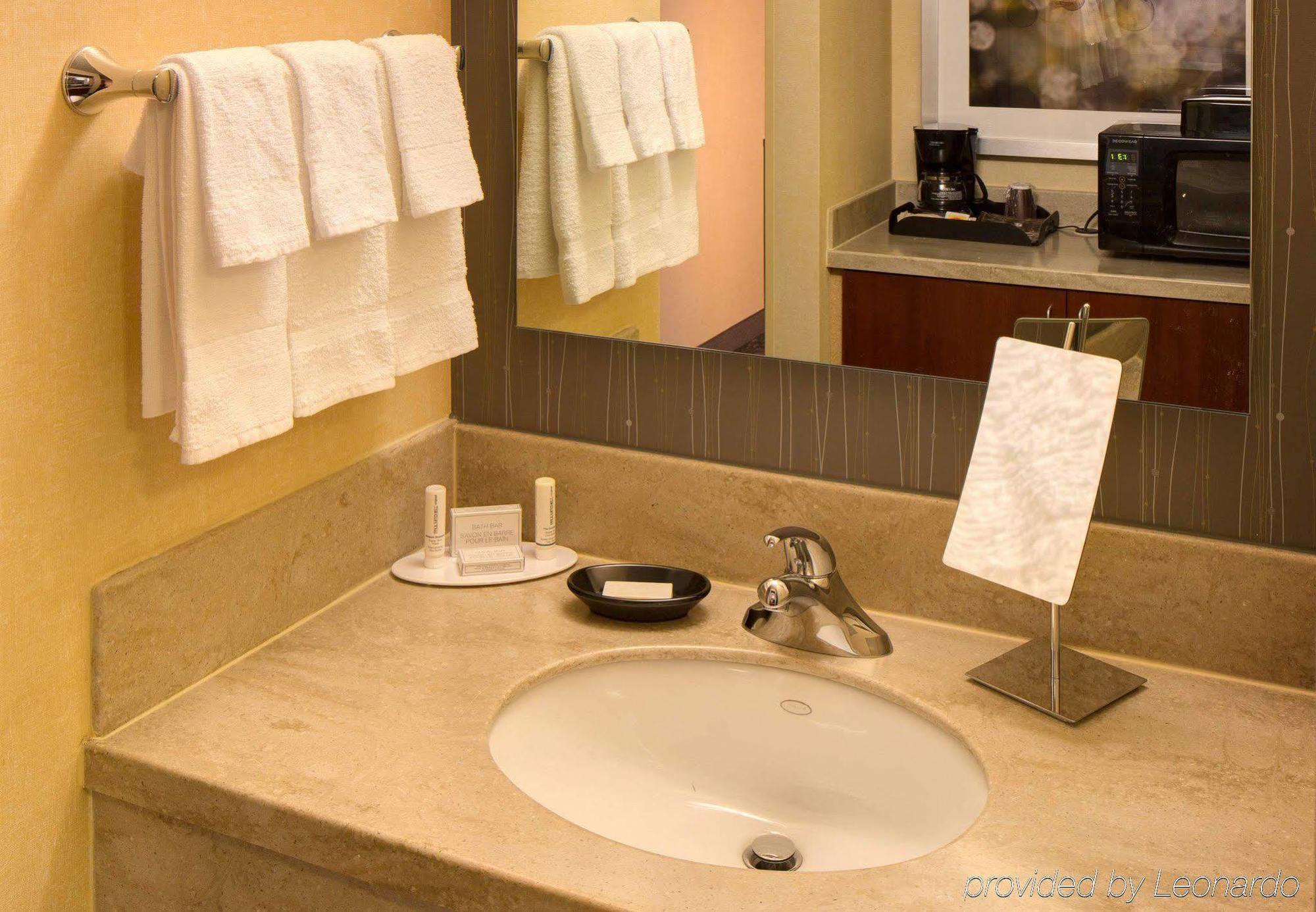 Courtyard By Marriott Airport Hotel 3*
